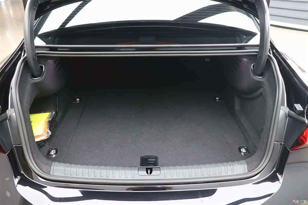 Audi A7L, 2024 29