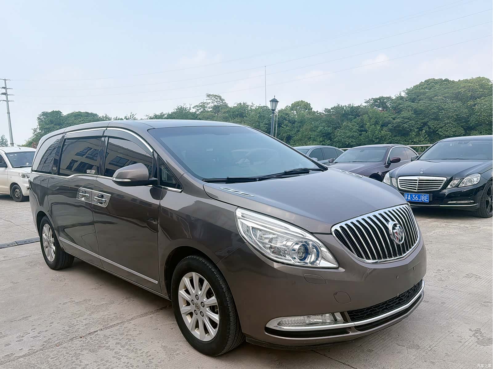 Buick GL8, 2013 1