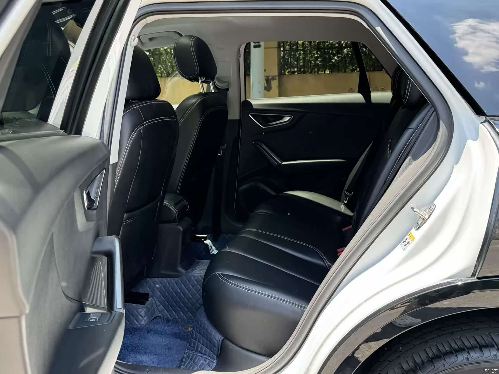 Audi Q2L, 2019 9