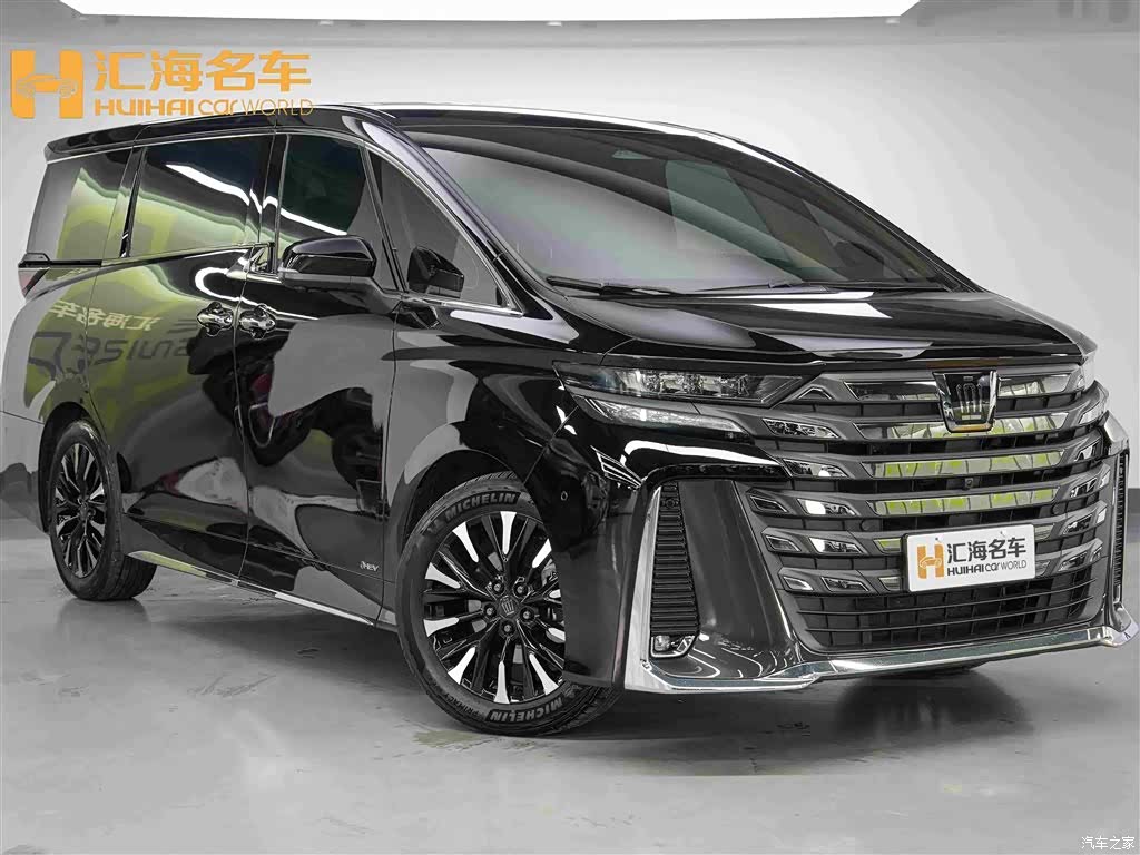 Toyota Vellfire, 2025 3