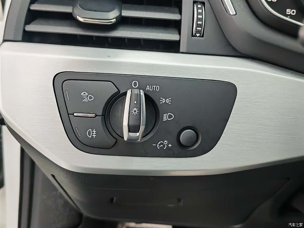Audi A4L, 2019 21