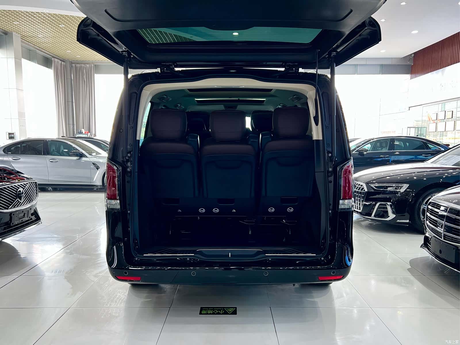 Mercedes-Benz V-Class, 2025 25
