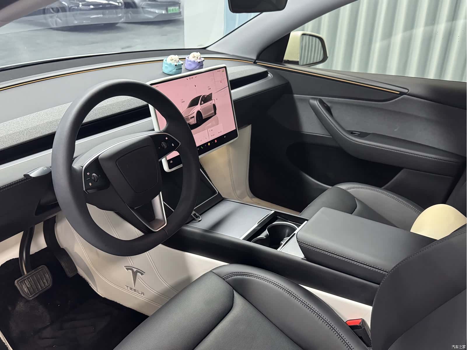 Tesla Model Y, 2025 4