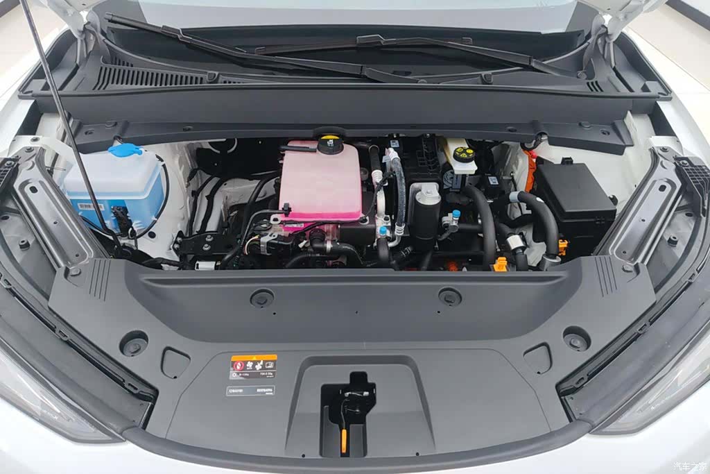 Geely Galaxy E5, 2025 10