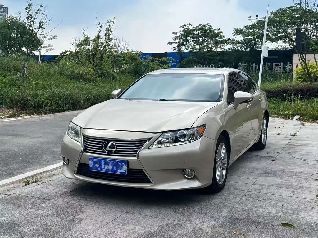 Lexus ES
