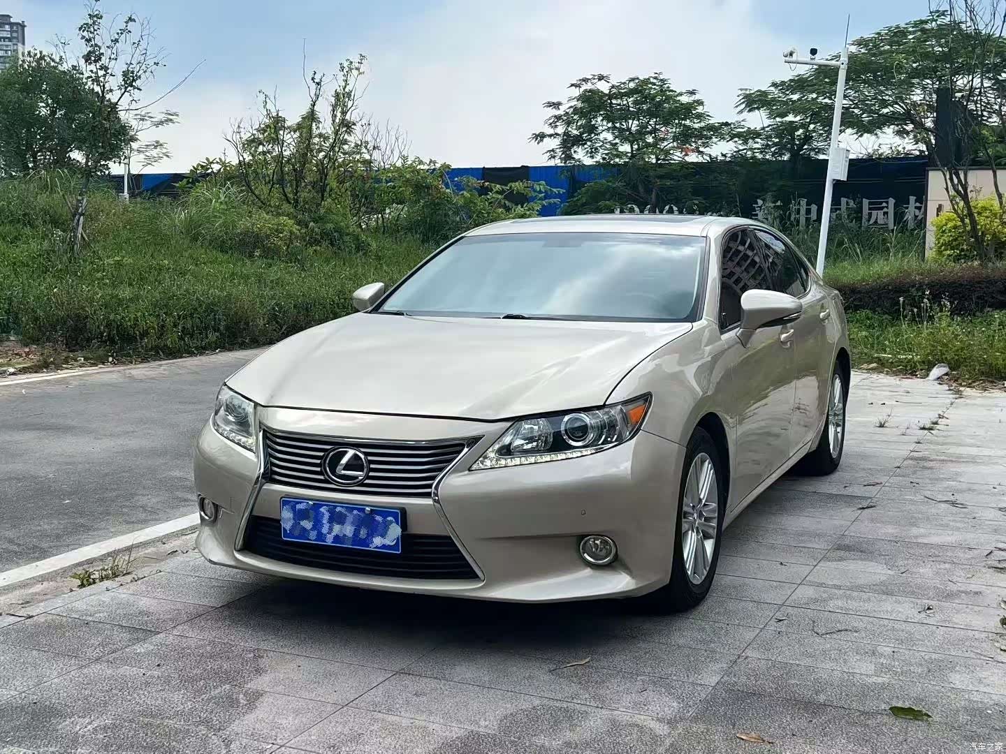 Lexus ES, 2013 1