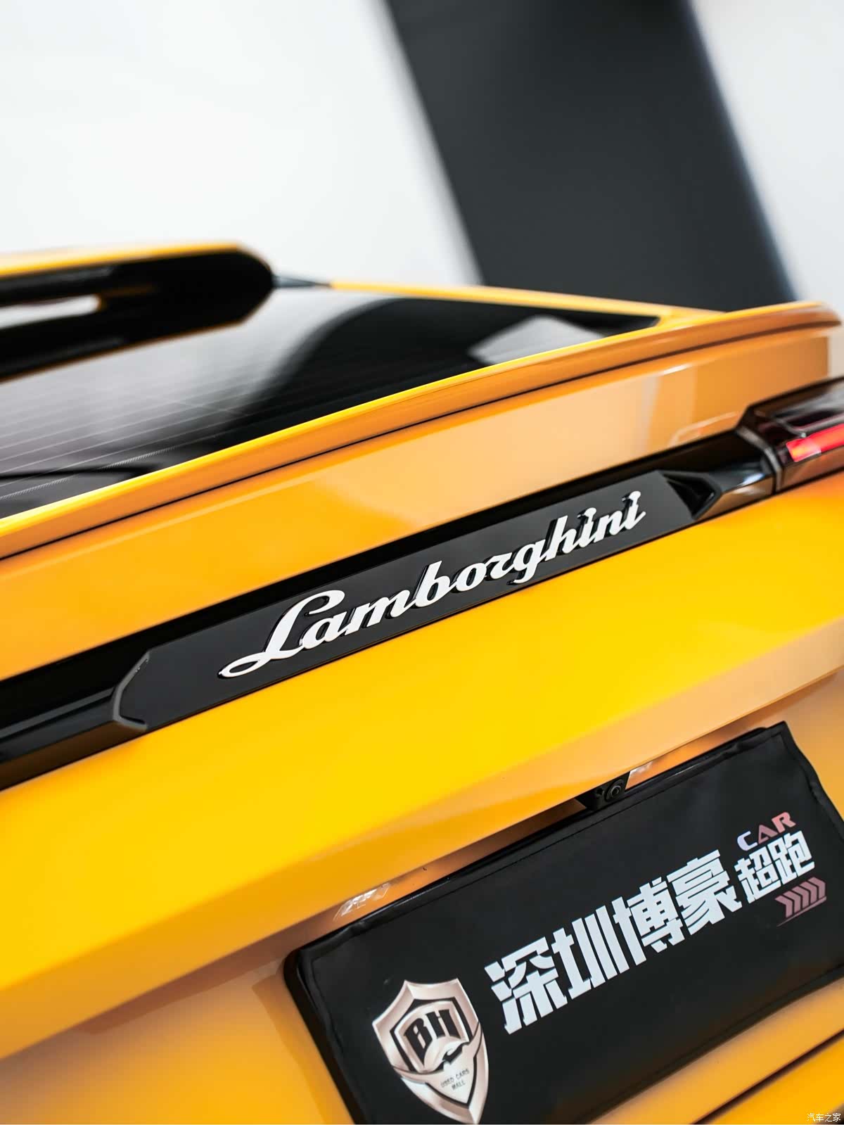 Lamborghini Urus, 2023 12