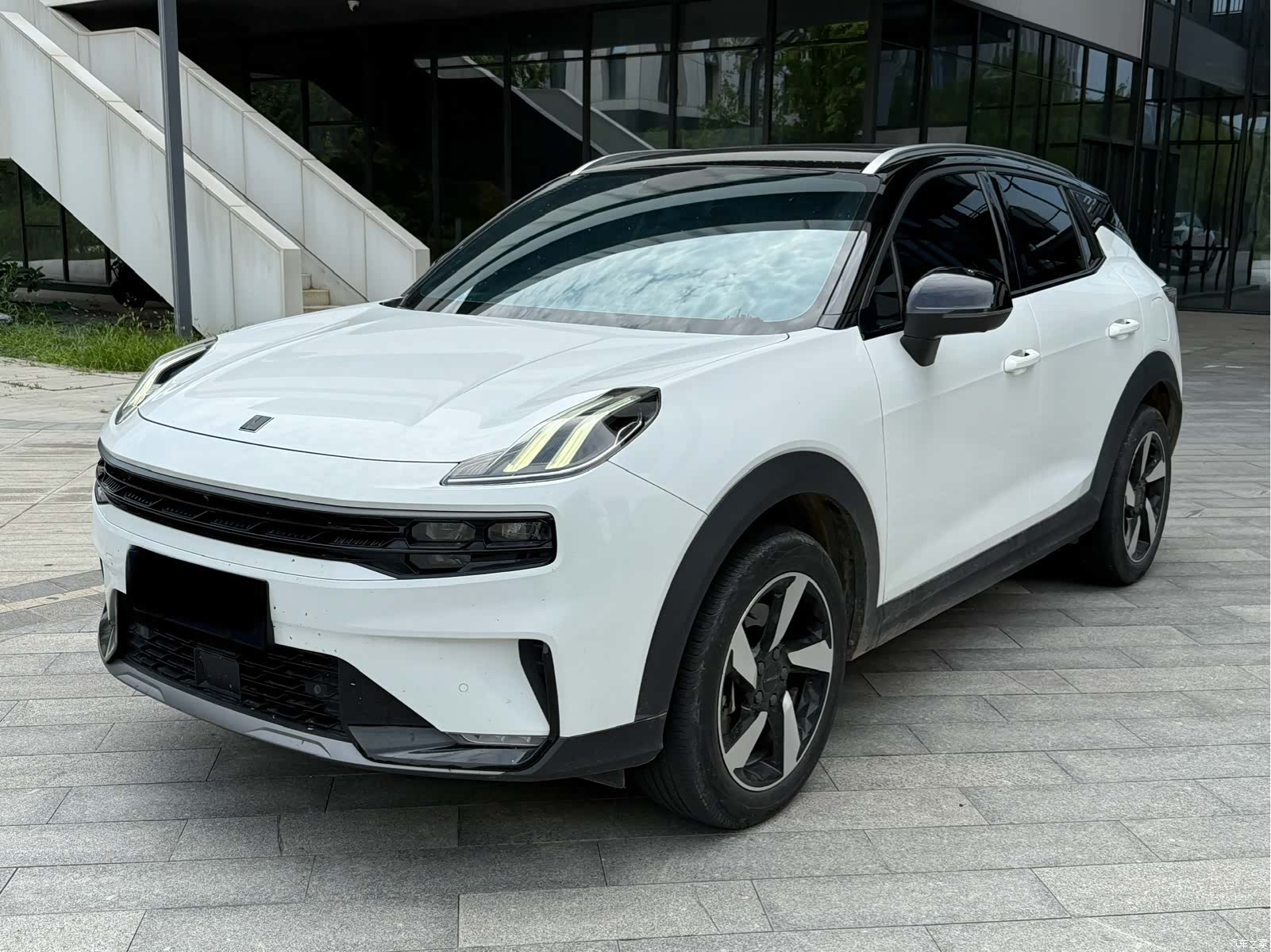 Lynk & Co 02