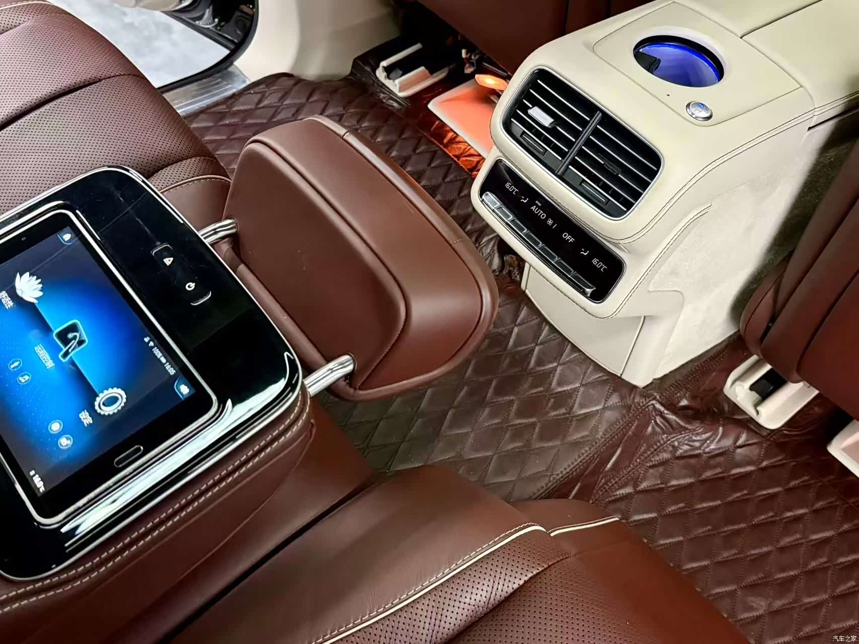 Maybach GLS, 2022 13