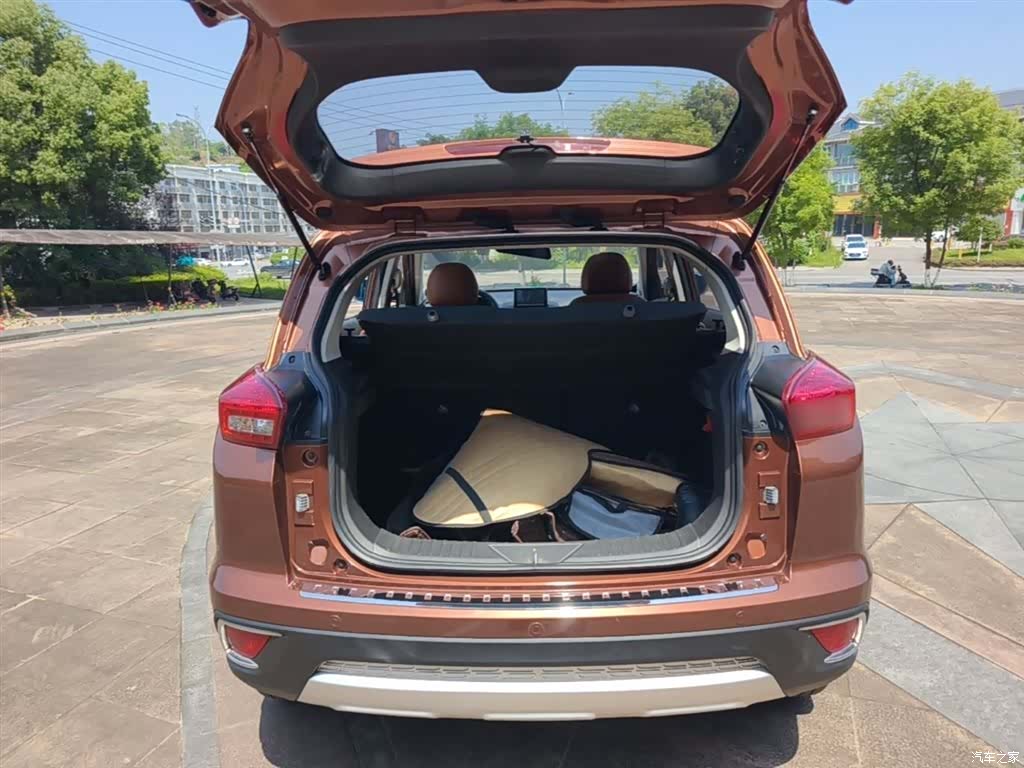 BAIC X35, 2017 19