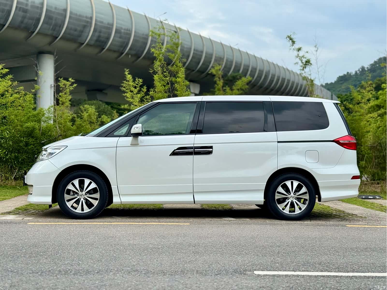 Honda Elysion, 2015 4