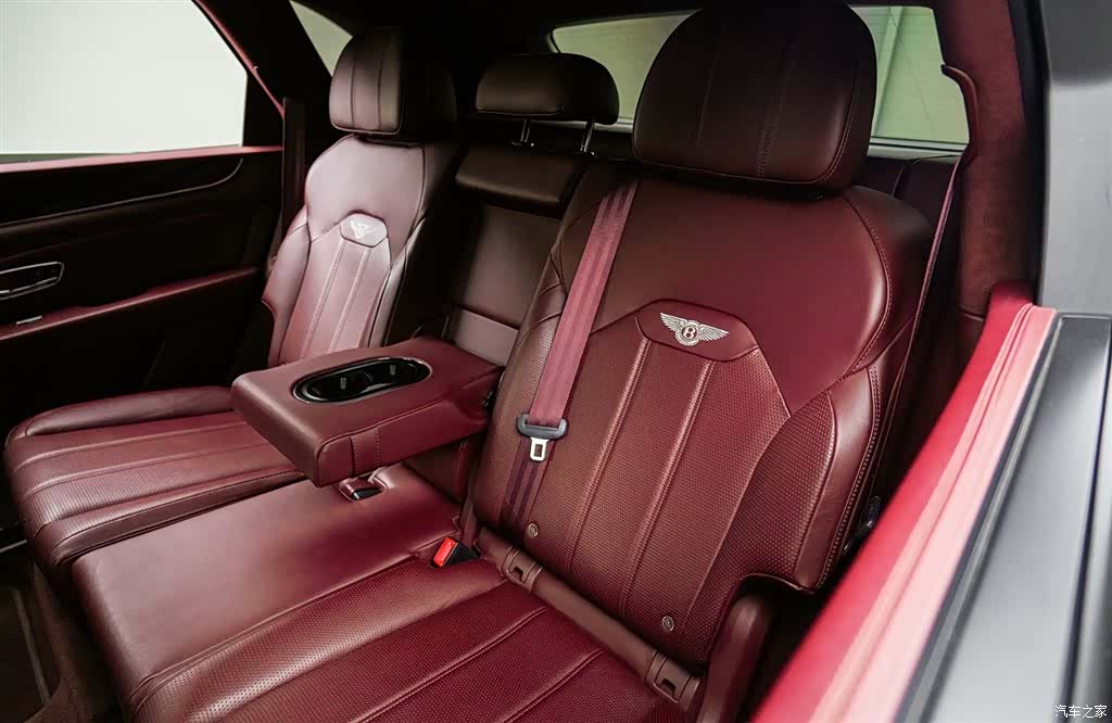Bentley Bentayga, 2020 13