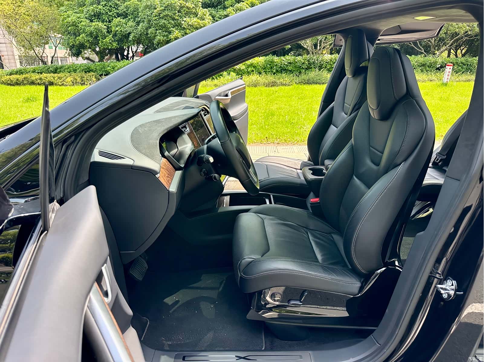 Tesla Model X, 2017 6