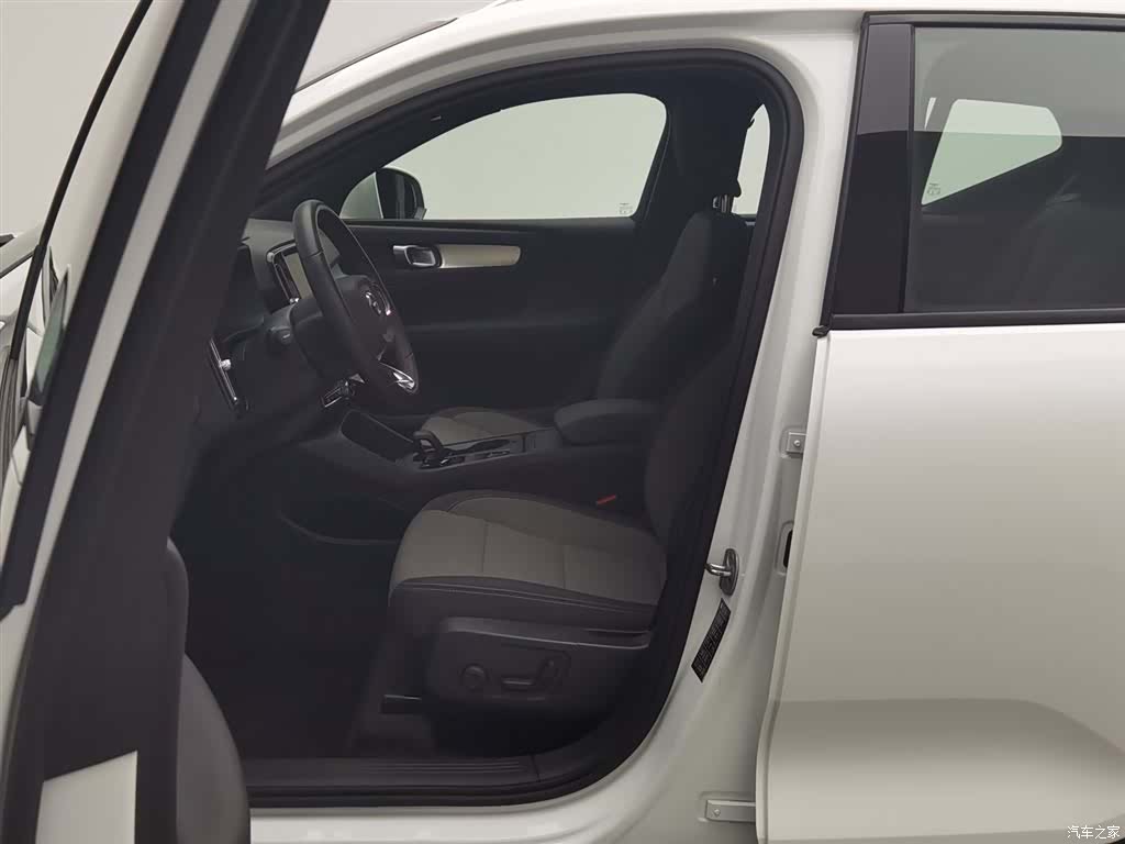 Volvo XC40, 2023 10