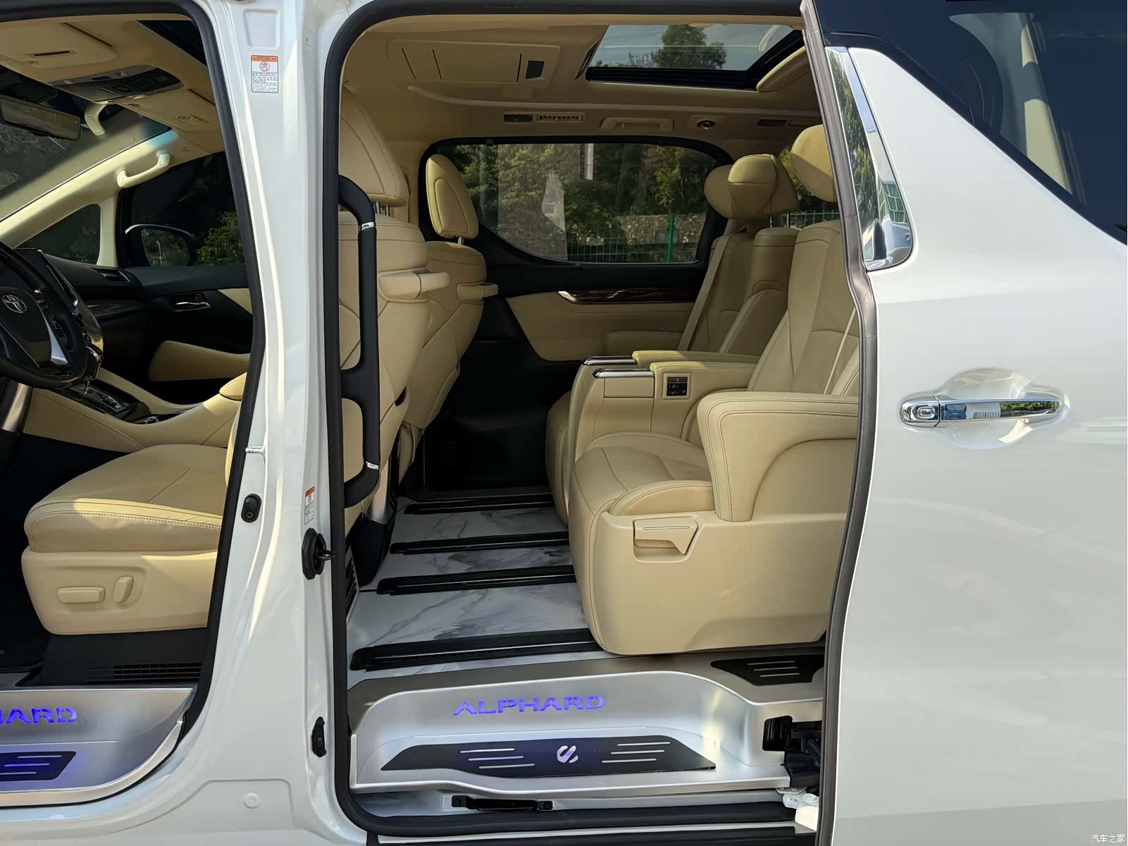 Toyota Alphard, 2021 6