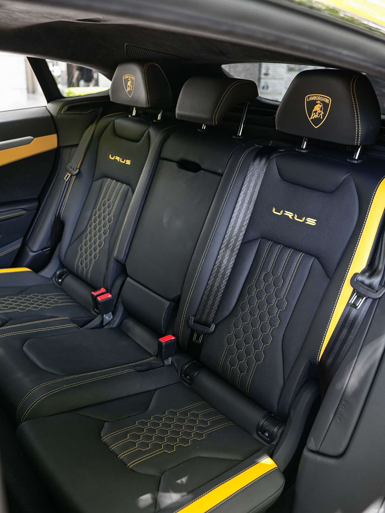 Lamborghini Urus, 2023 13
