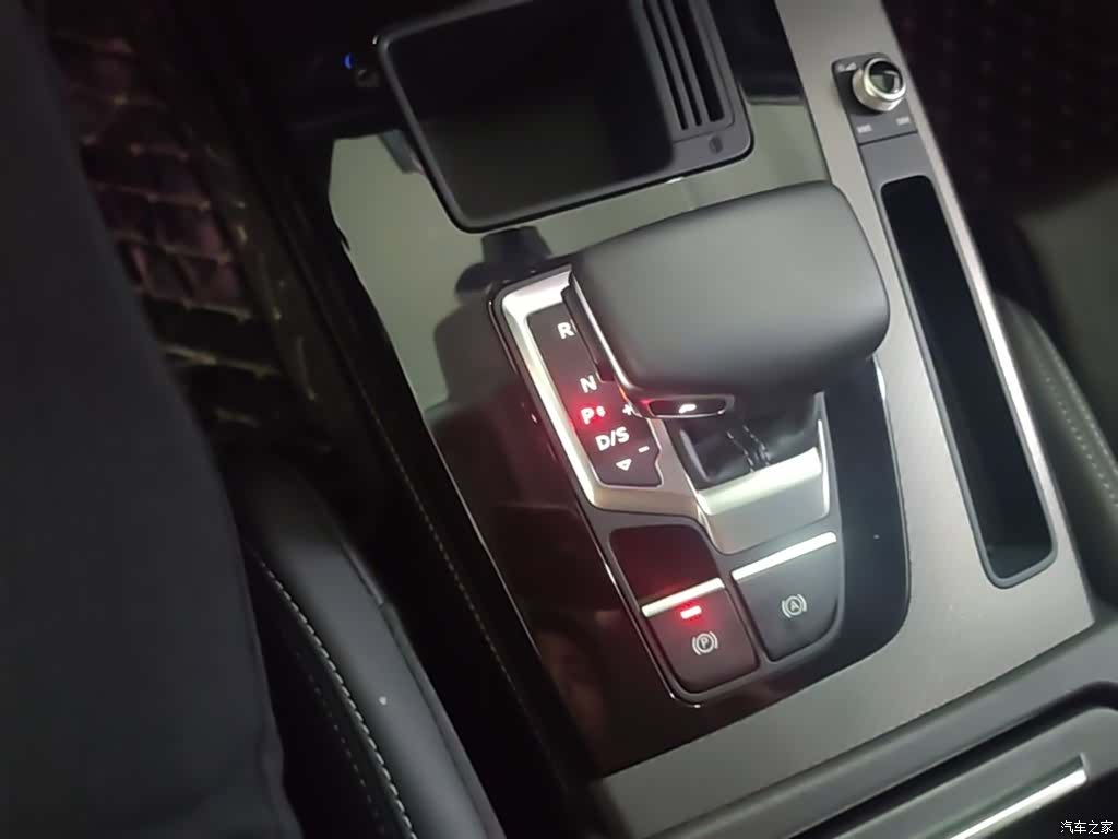 Audi Q5L, 2022 14
