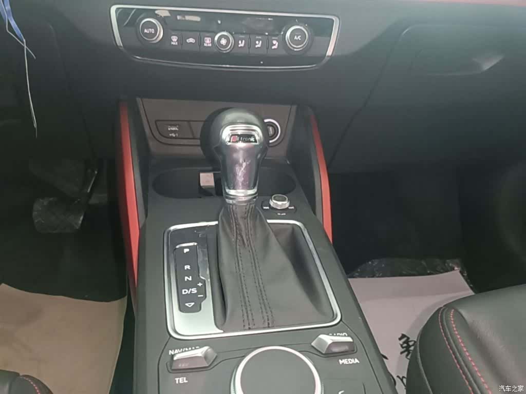 Audi Q2L, 2019 14