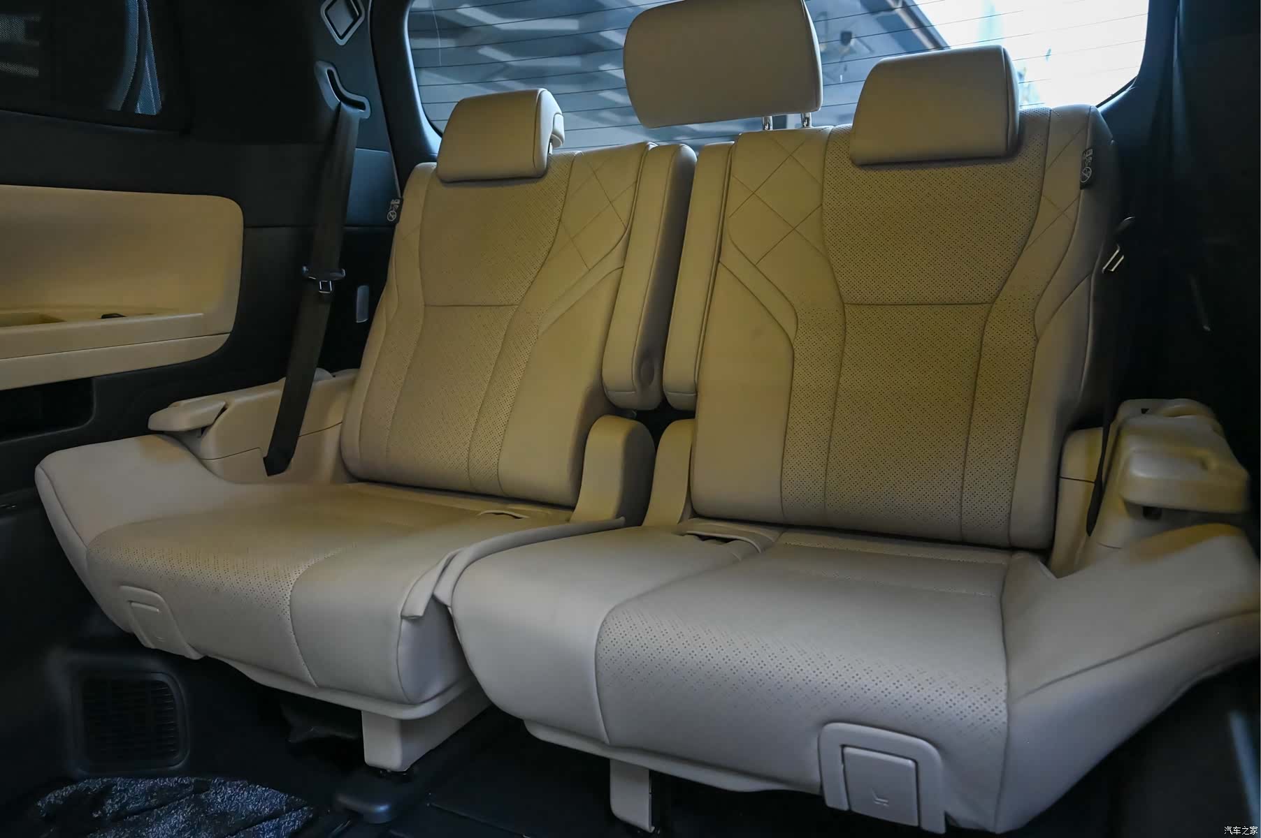 Toyota Vellfire, 2023 все фото