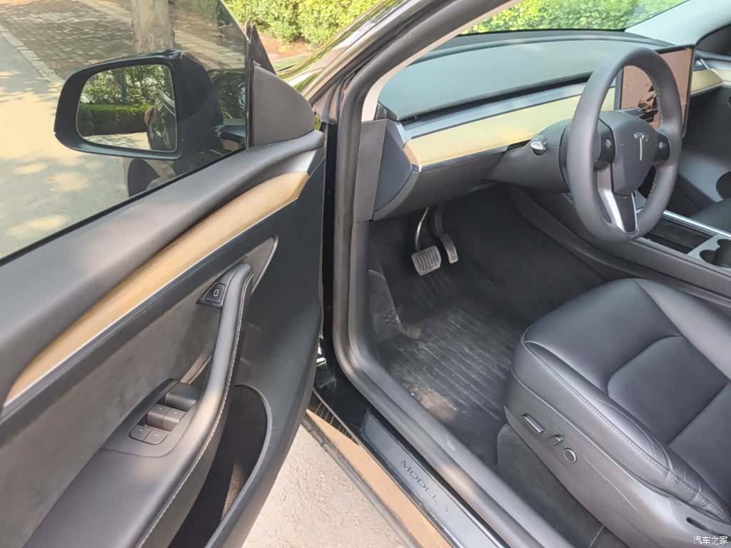 Tesla Model Y, 2023 12