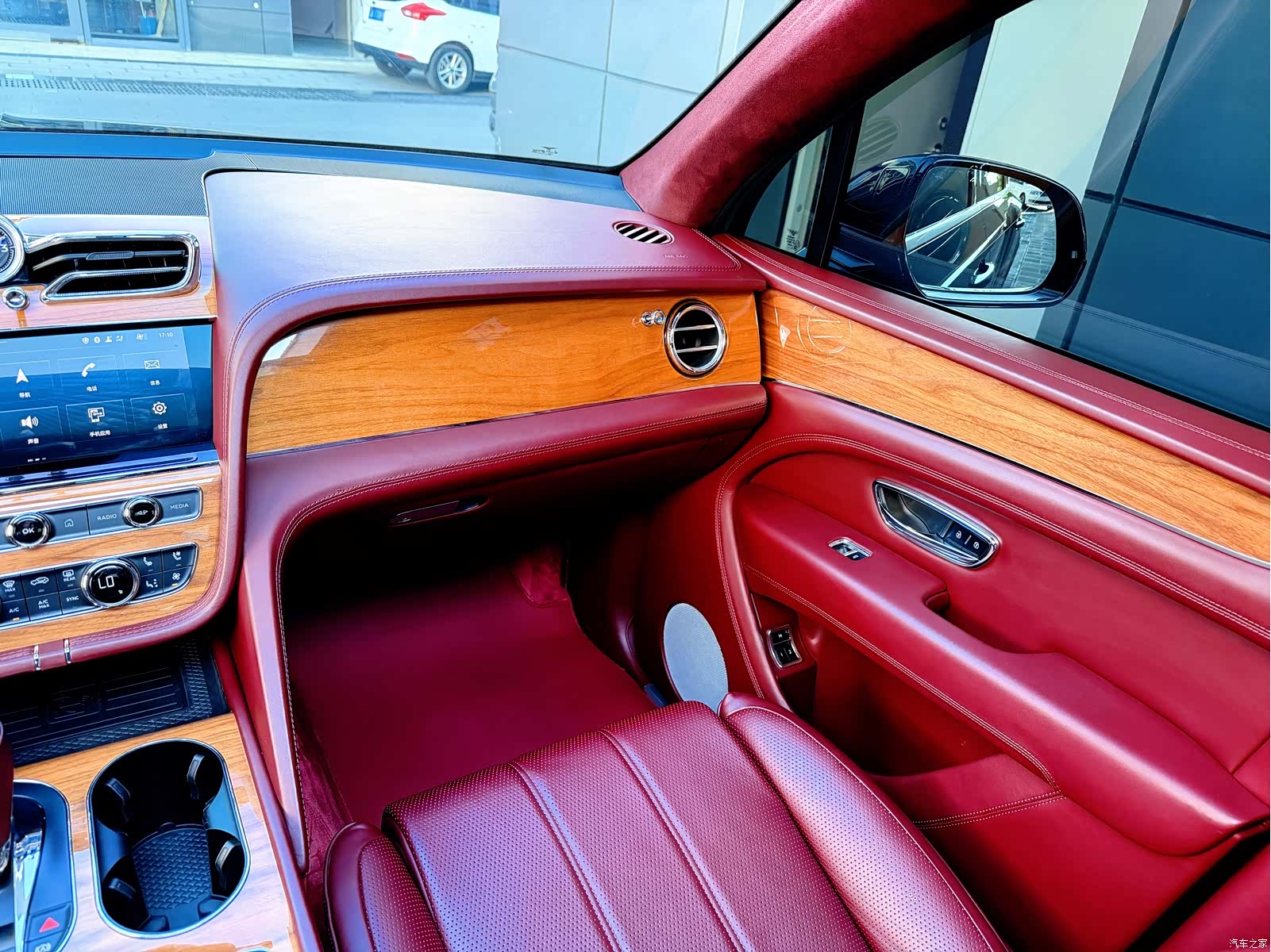 Bentley Bentayga, 2021 43