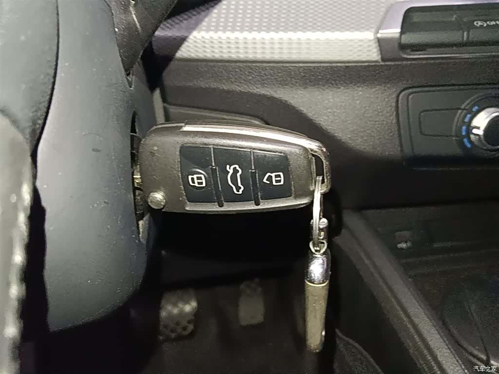 Audi Q2L, 2020 9