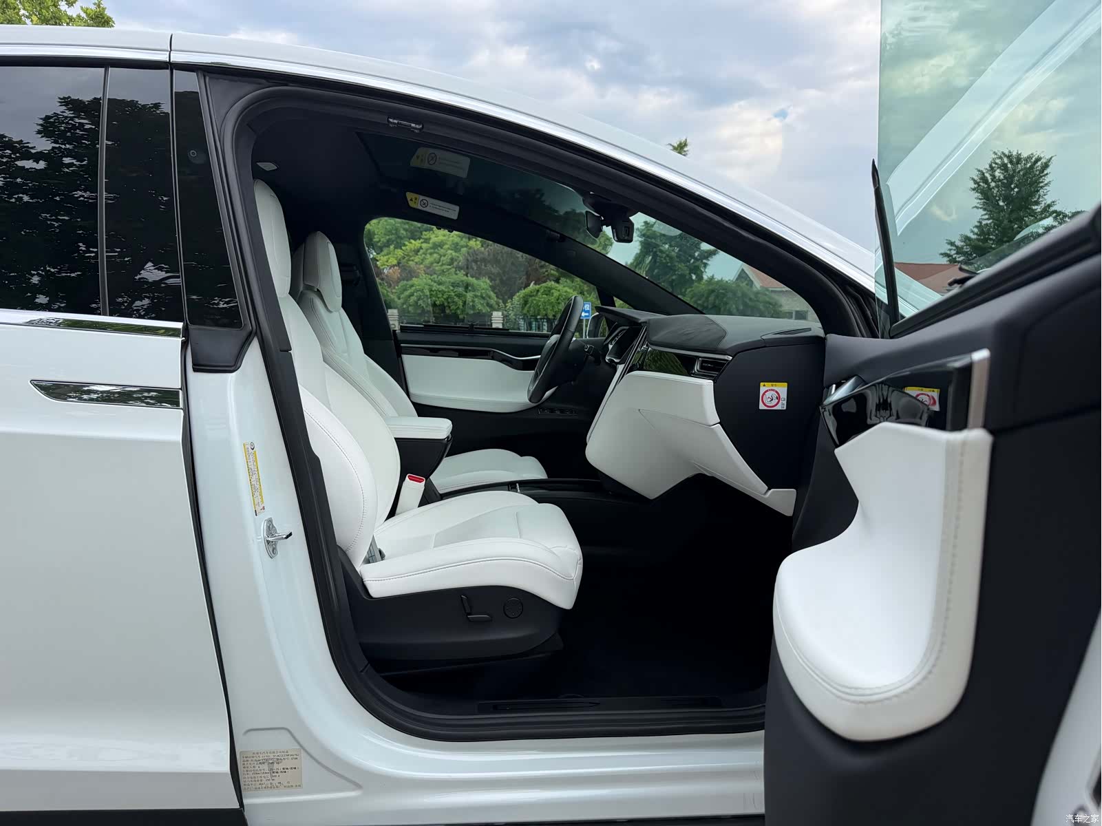 Tesla Model X, 2017 19