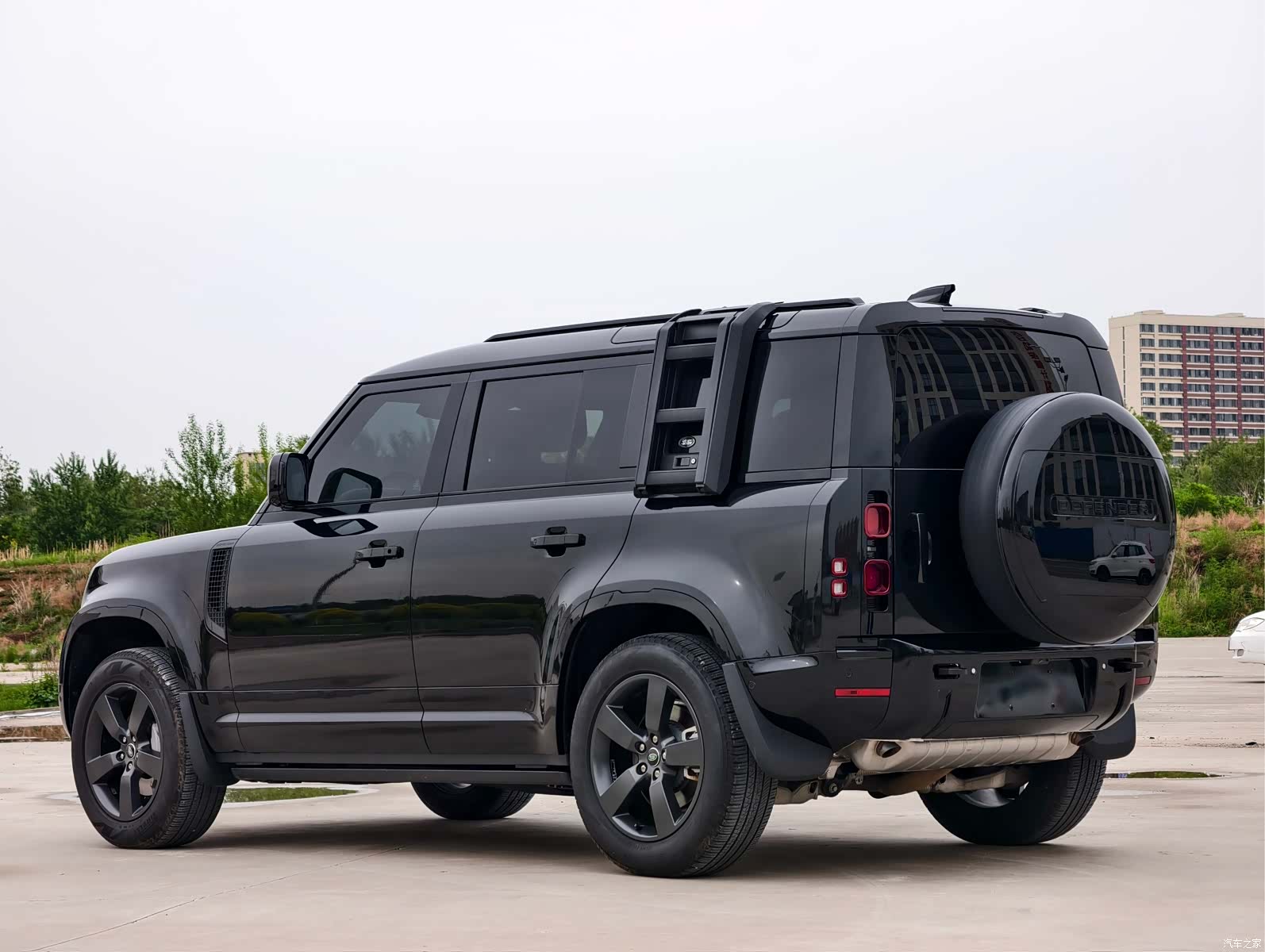 Land Rover Defender, 2024 8