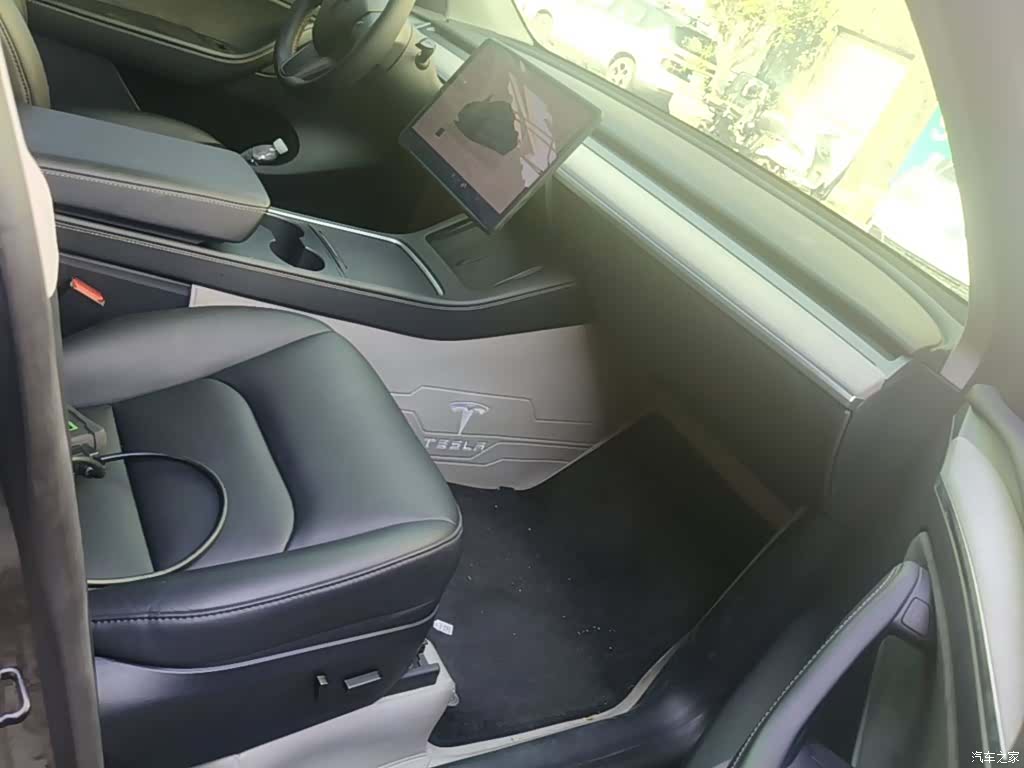 Tesla Model Y, 2024 25