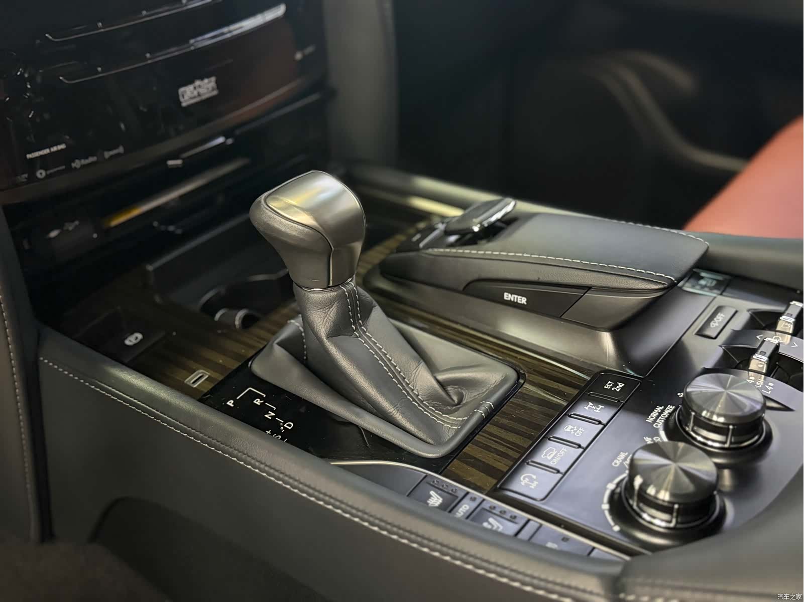 Lexus LX, 2019 12