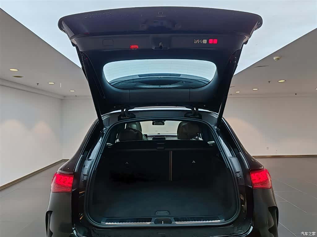 Mercedes-Benz EQE, 2025 17