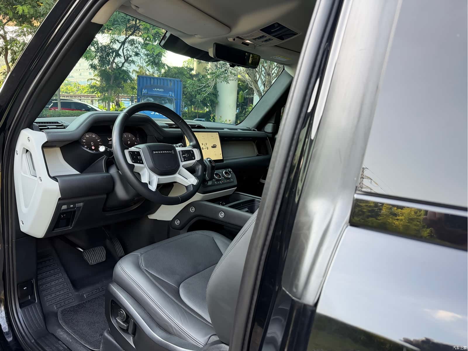 Land Rover Defender, 2023 8