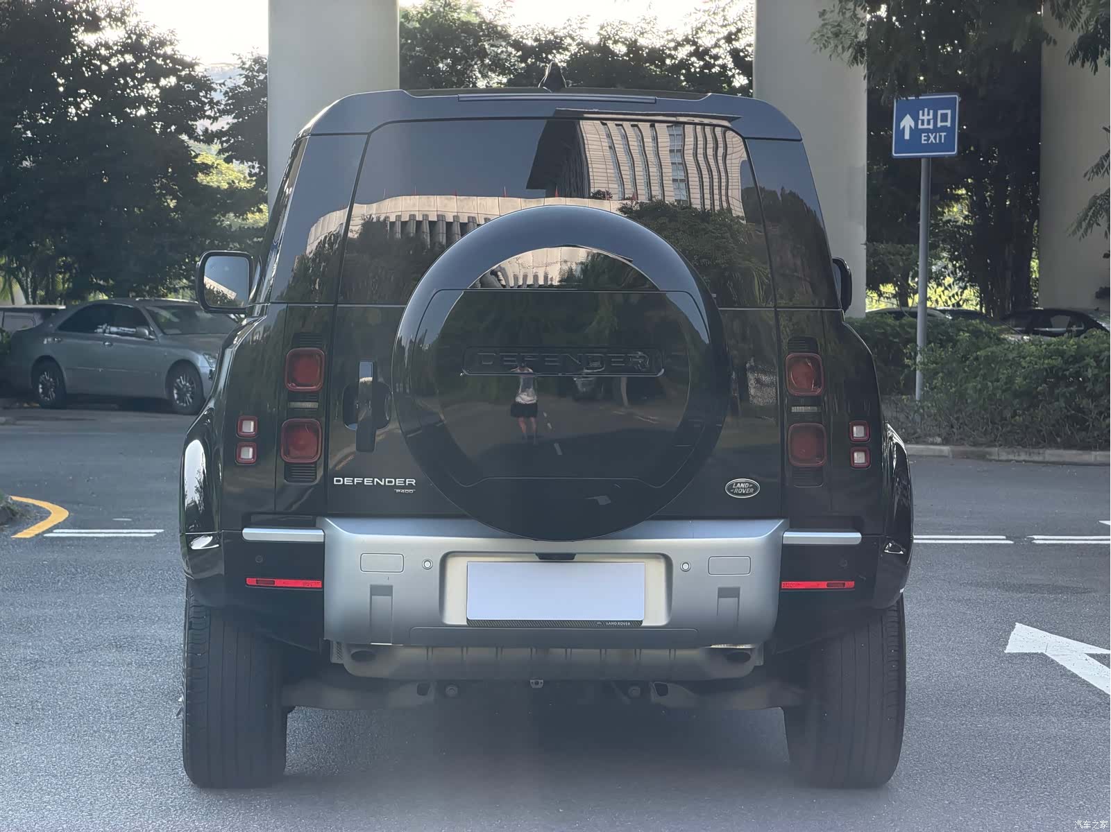 Land Rover Defender, 2023 18