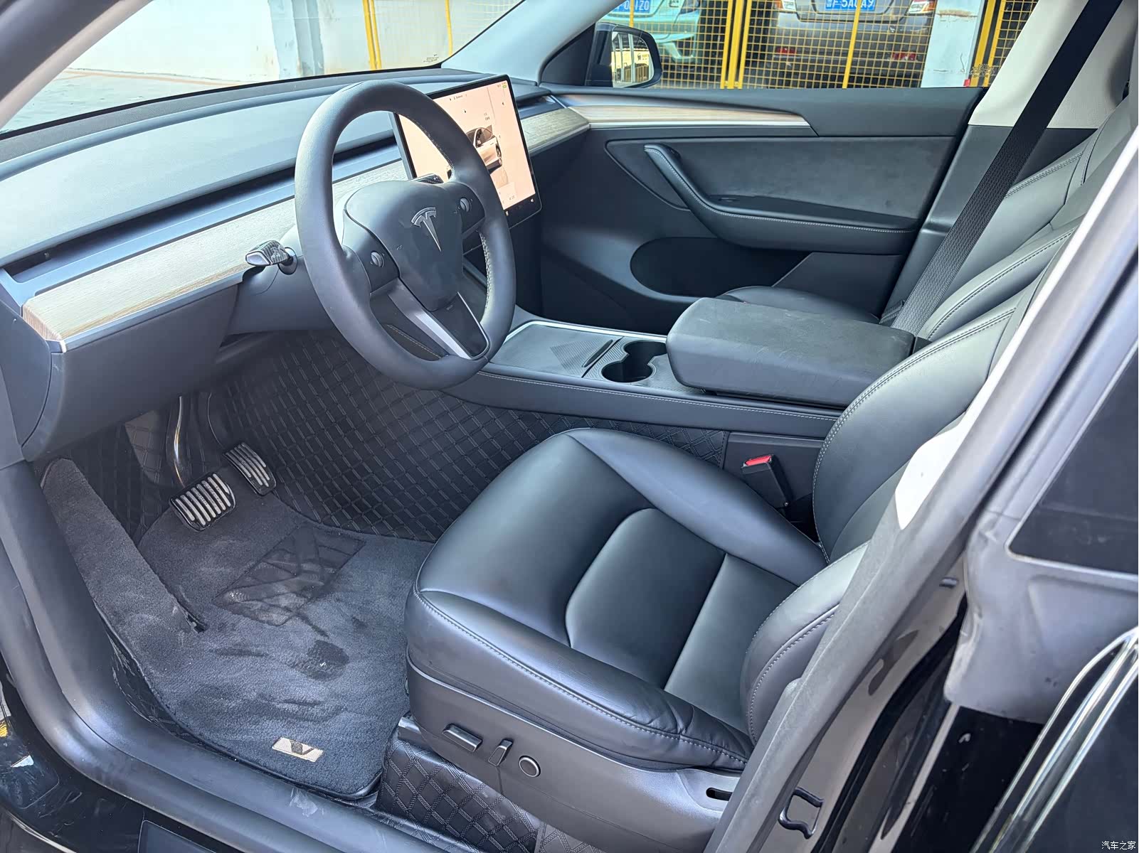 Tesla Model Y, 2023 7