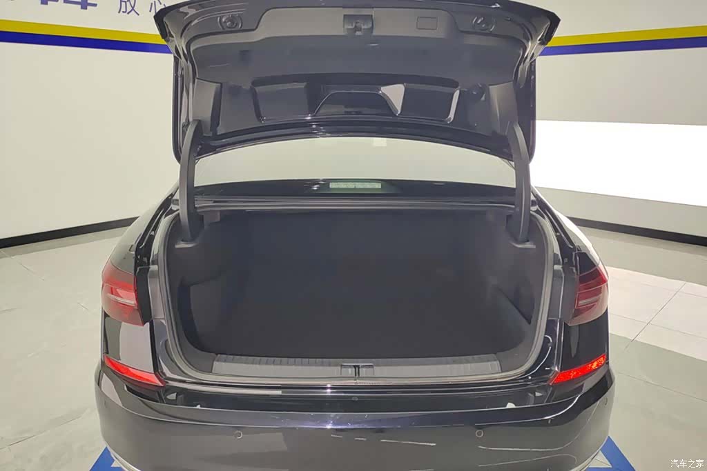 Volkswagen Passat, 2023 4