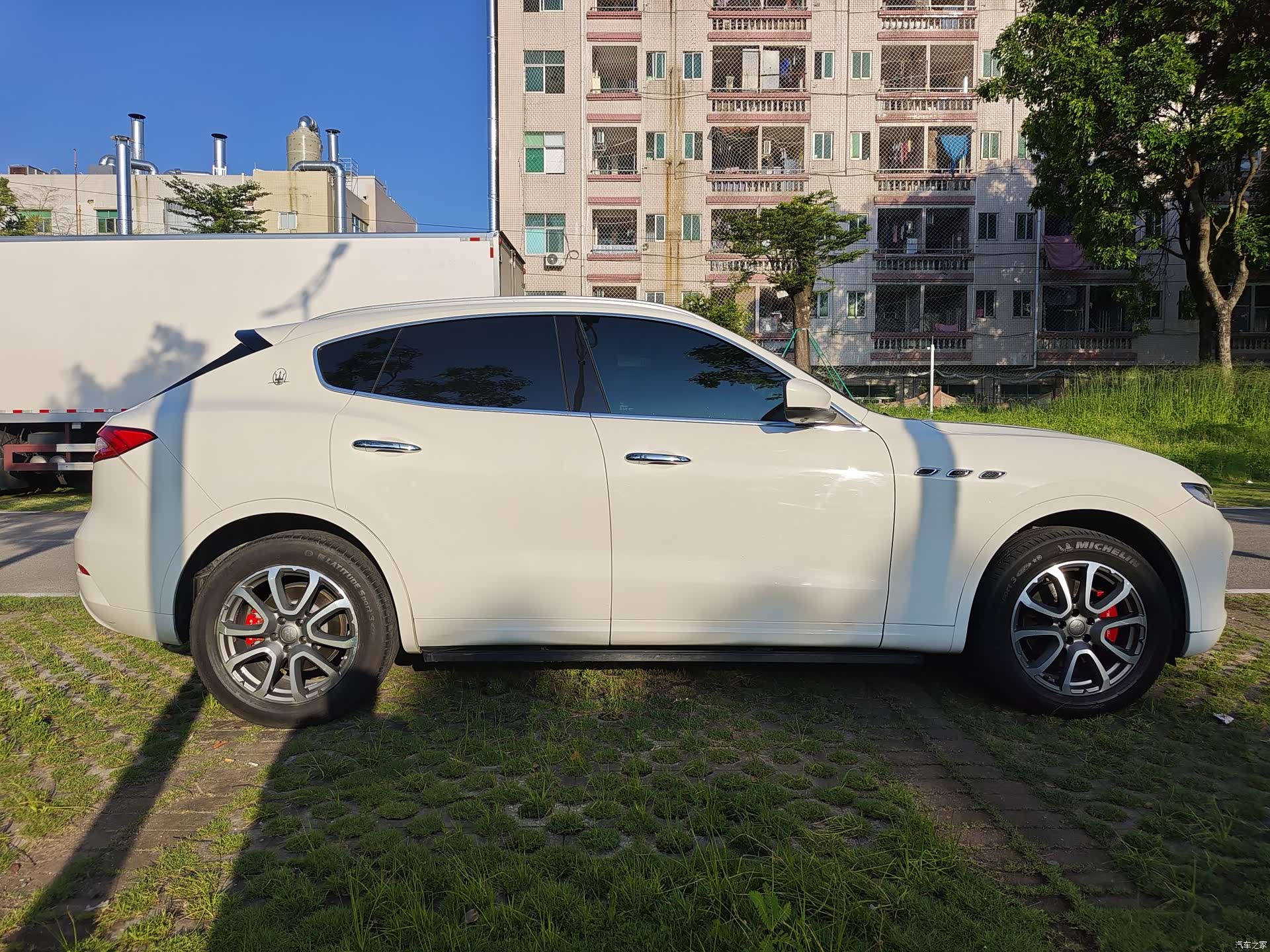 Maserati Levante, 2017 все фото