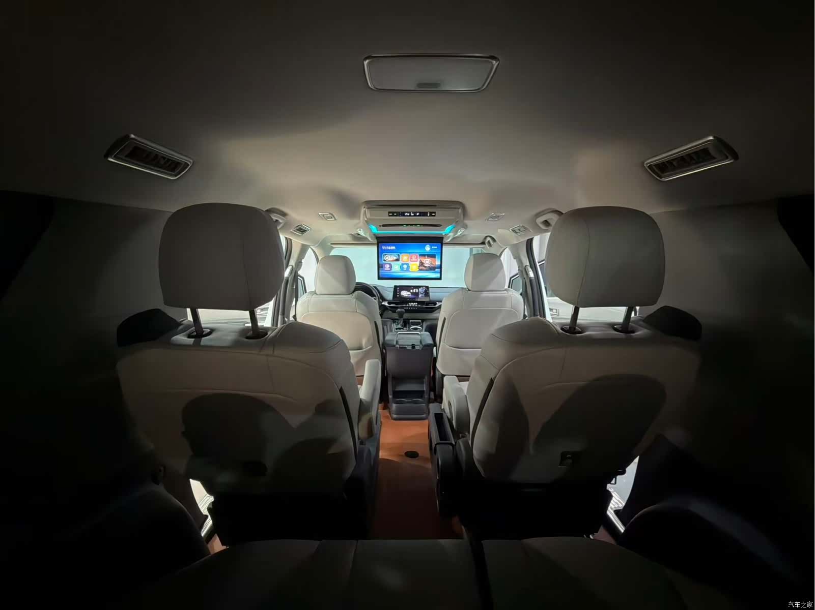 Toyota Sienna, 2024 11