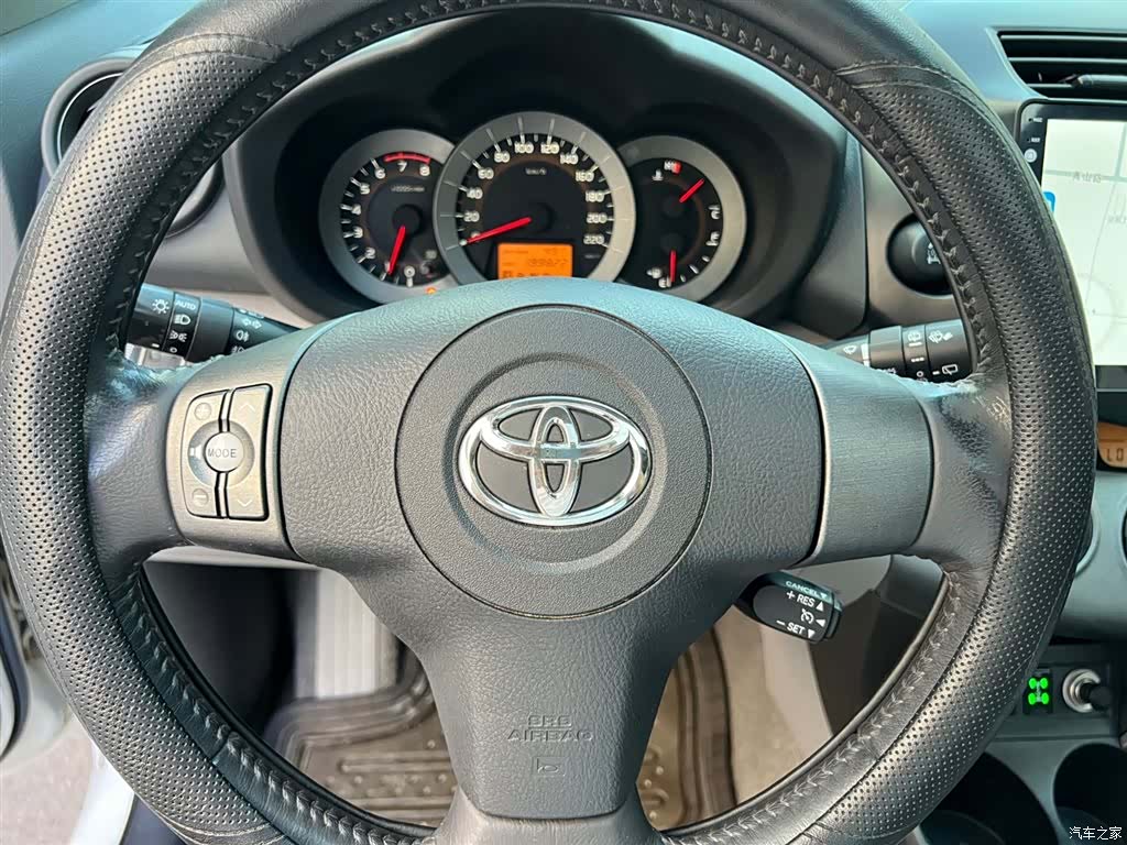 Toyota RAV4, 2011 13