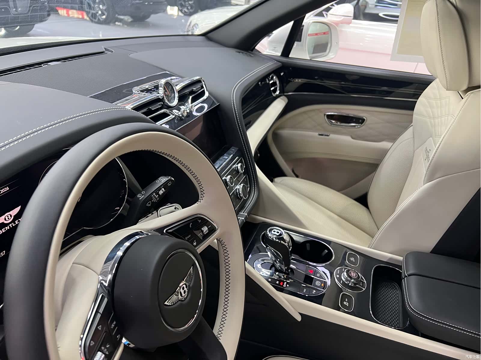 Bentley Bentayga, 2024 9