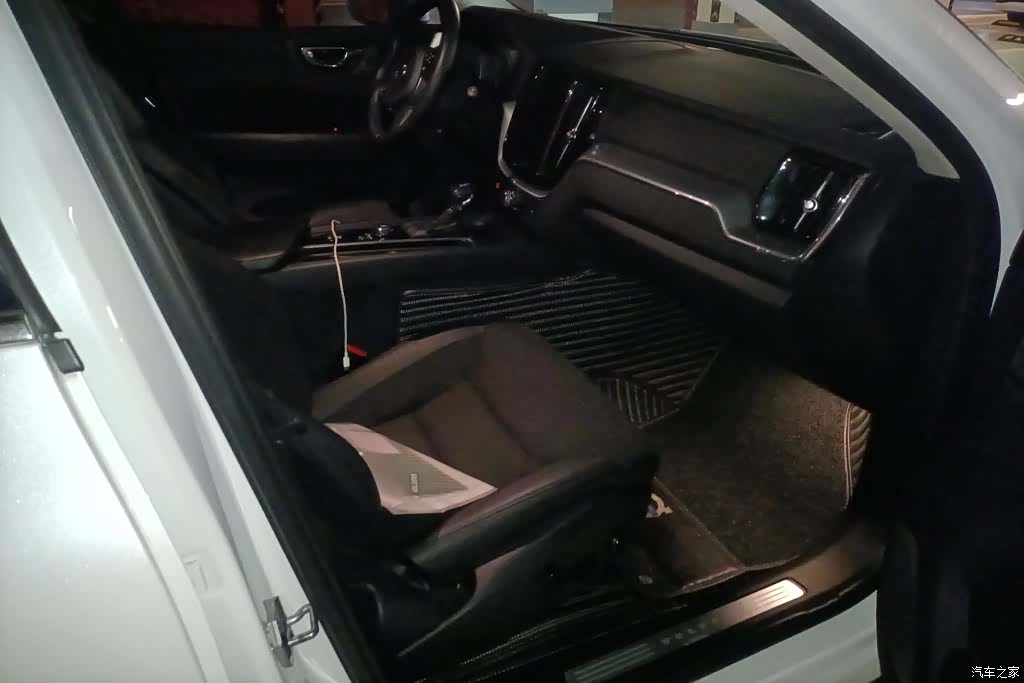 Volvo XC60, 2018 8