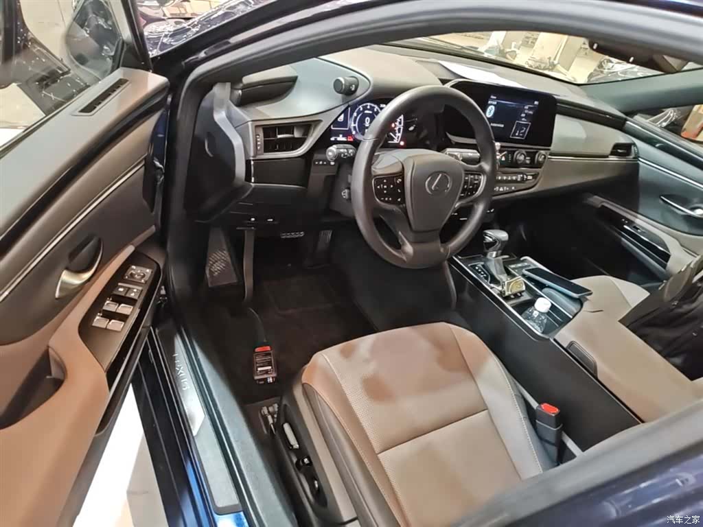 Lexus ES, 2021 15