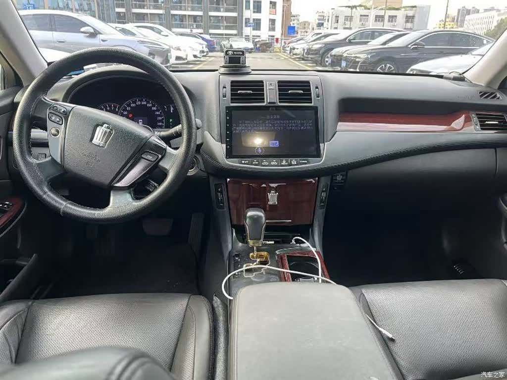 Toyota Crown, 2012 2