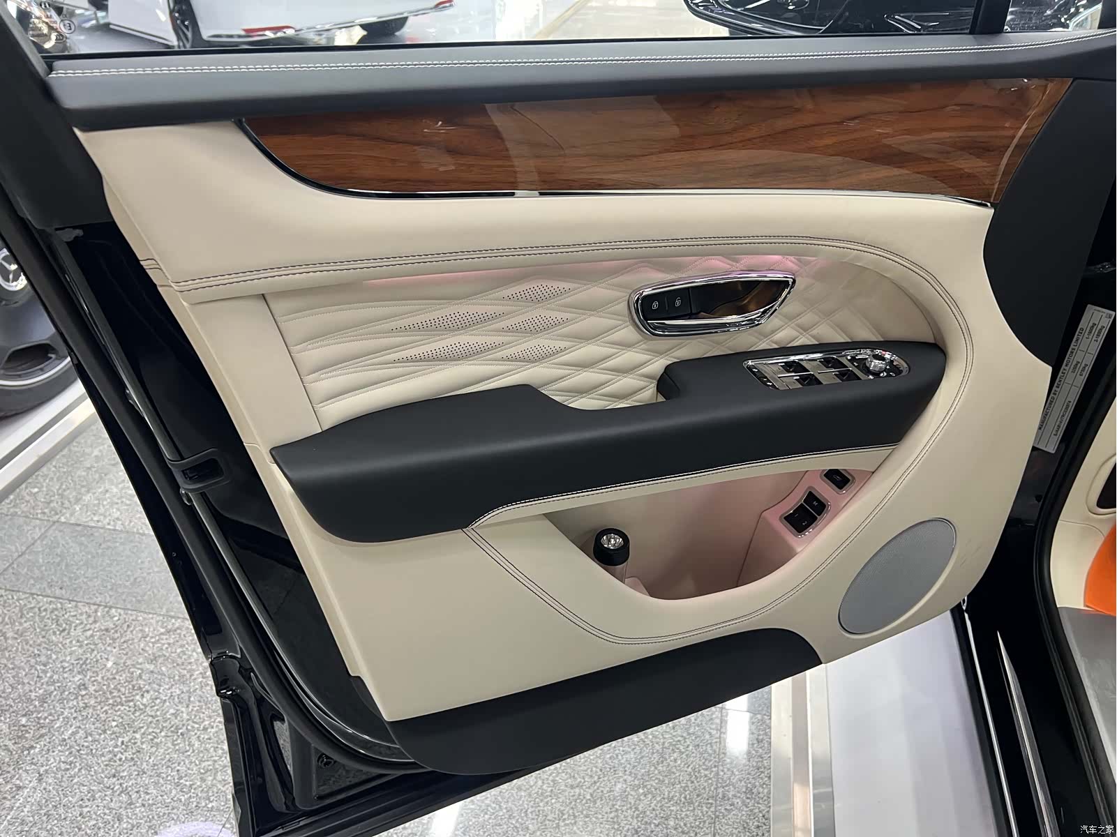 Bentley Bentayga, 2024 17