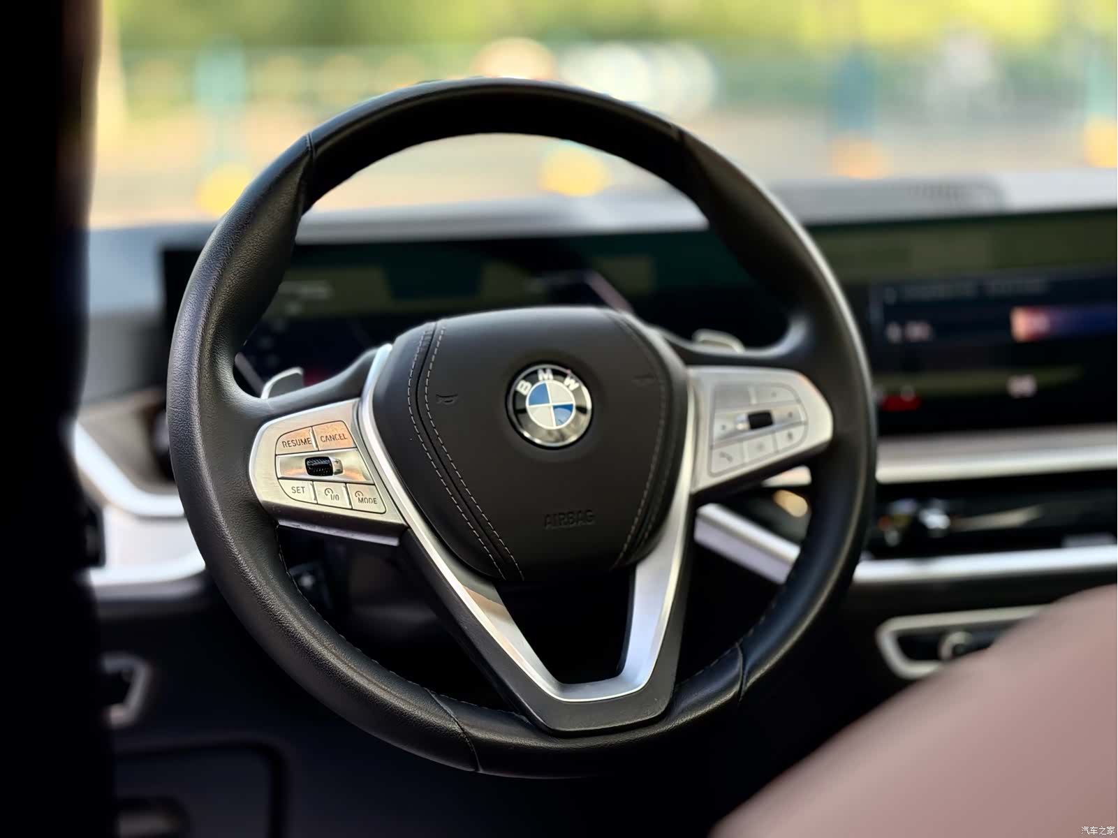 BMW X7, 2023 9