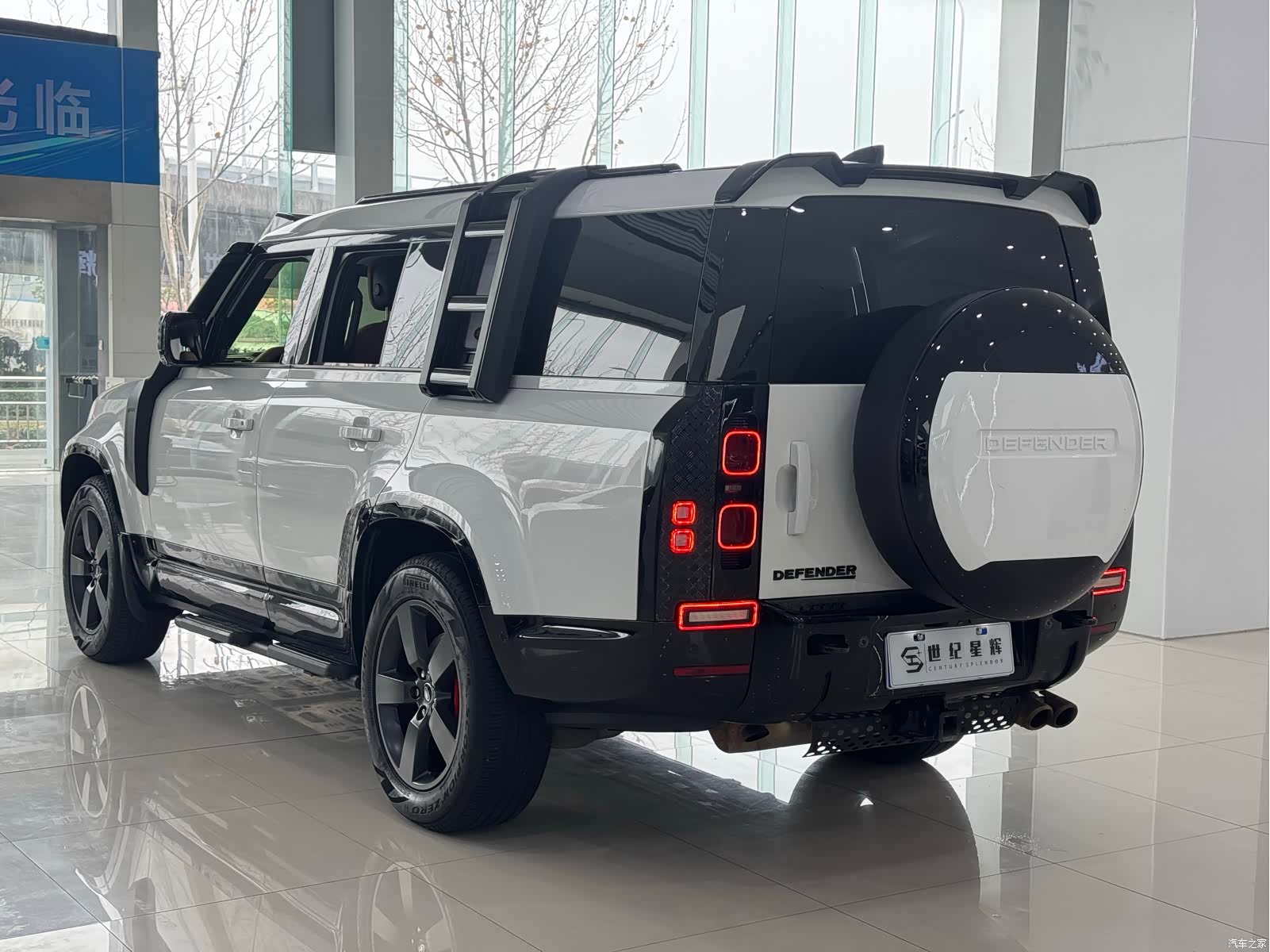 Land Rover Defender, 2023 4