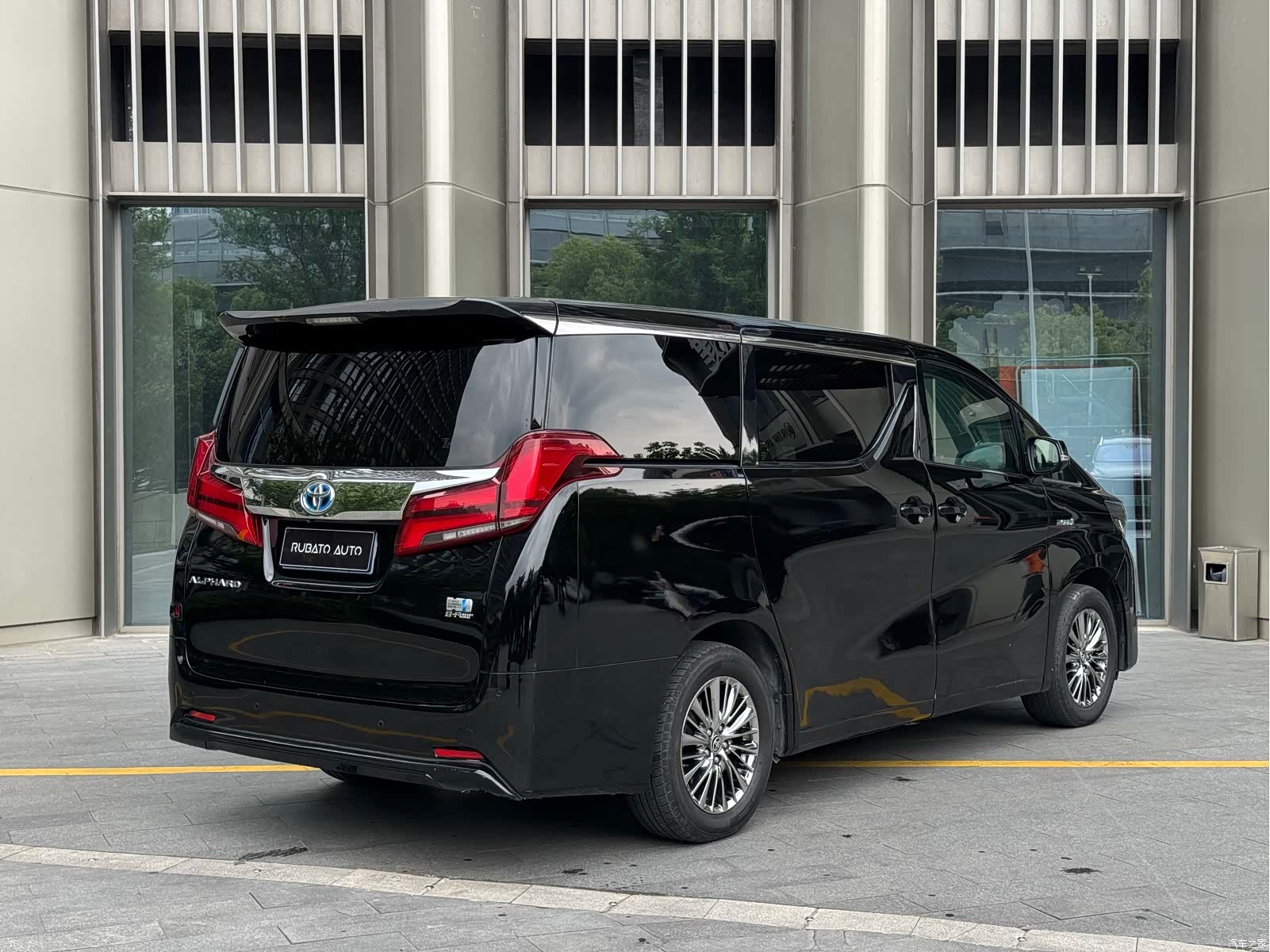 Toyota Alphard, 2019 3