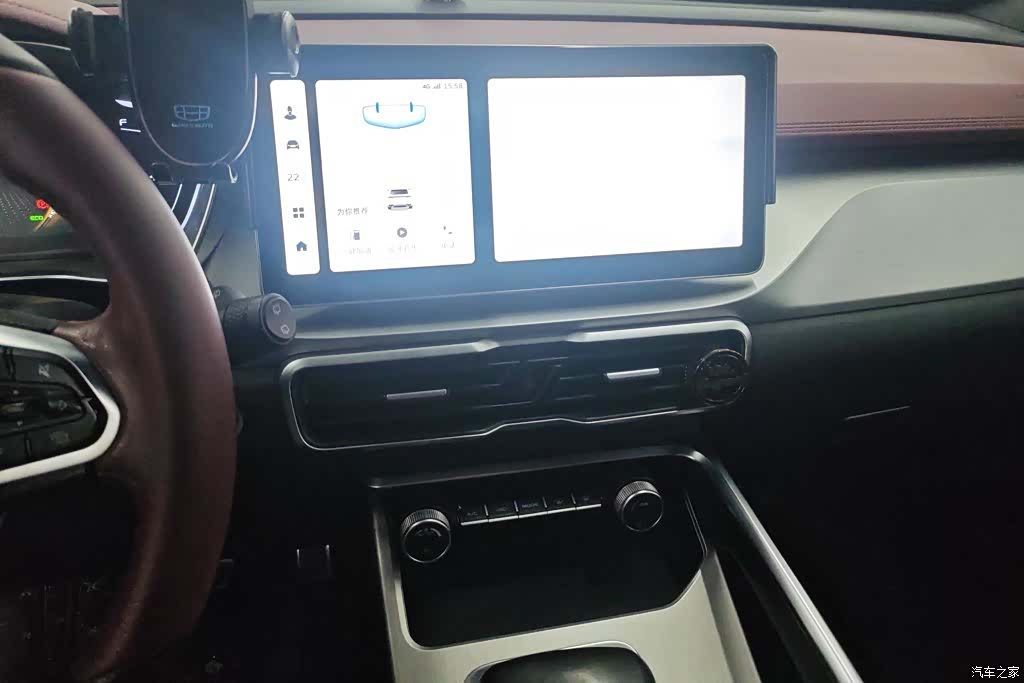 Geely Coolray, 2022 13
