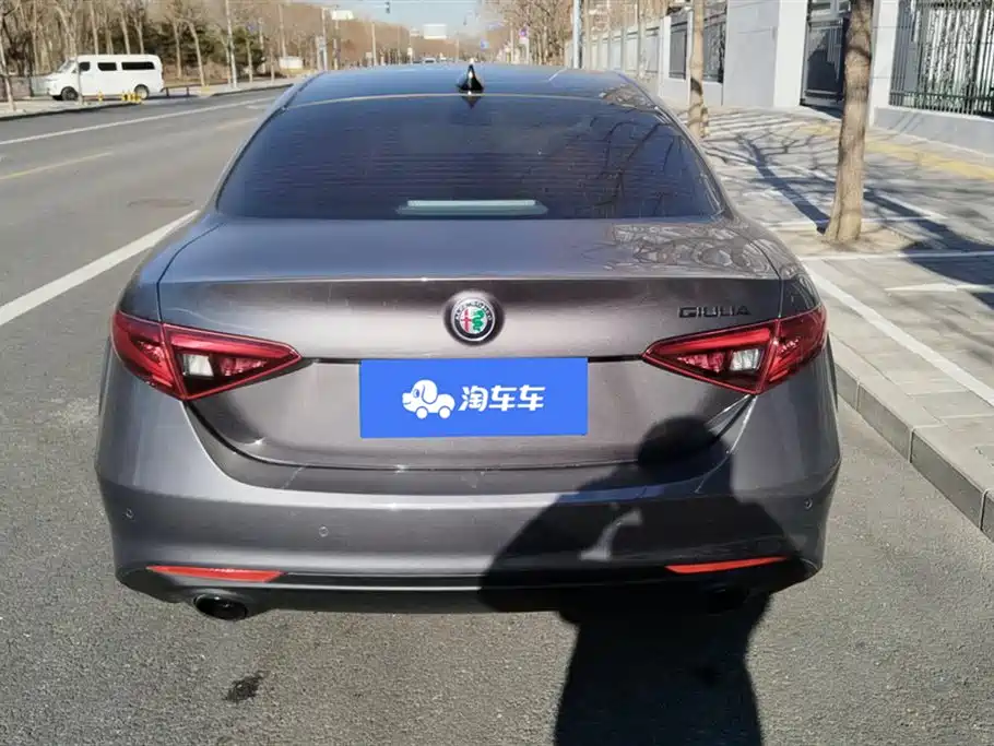 Alfa Romeo Giulia Alfa Romeo Giulia