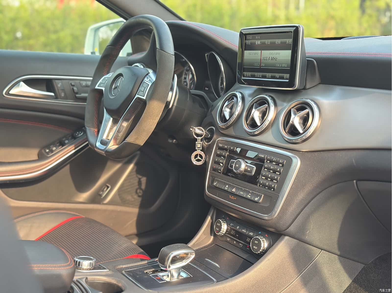 Mercedes-Benz GLA, 2015 38