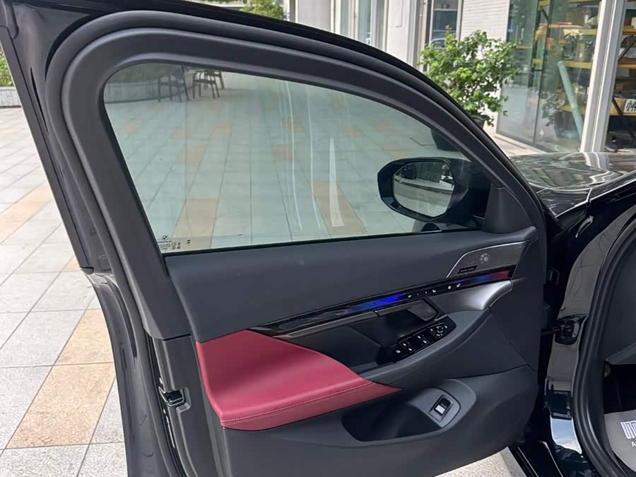 BMW 5 Series 2025, фото 12